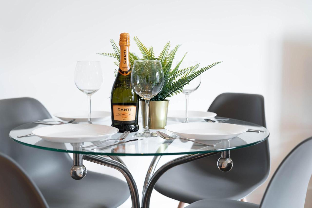City Centre - Two Bedroom Apartment - Juliet Balcony - Secure Parking - Wifi - Smart Tv Бірмінгем Екстер'єр фото